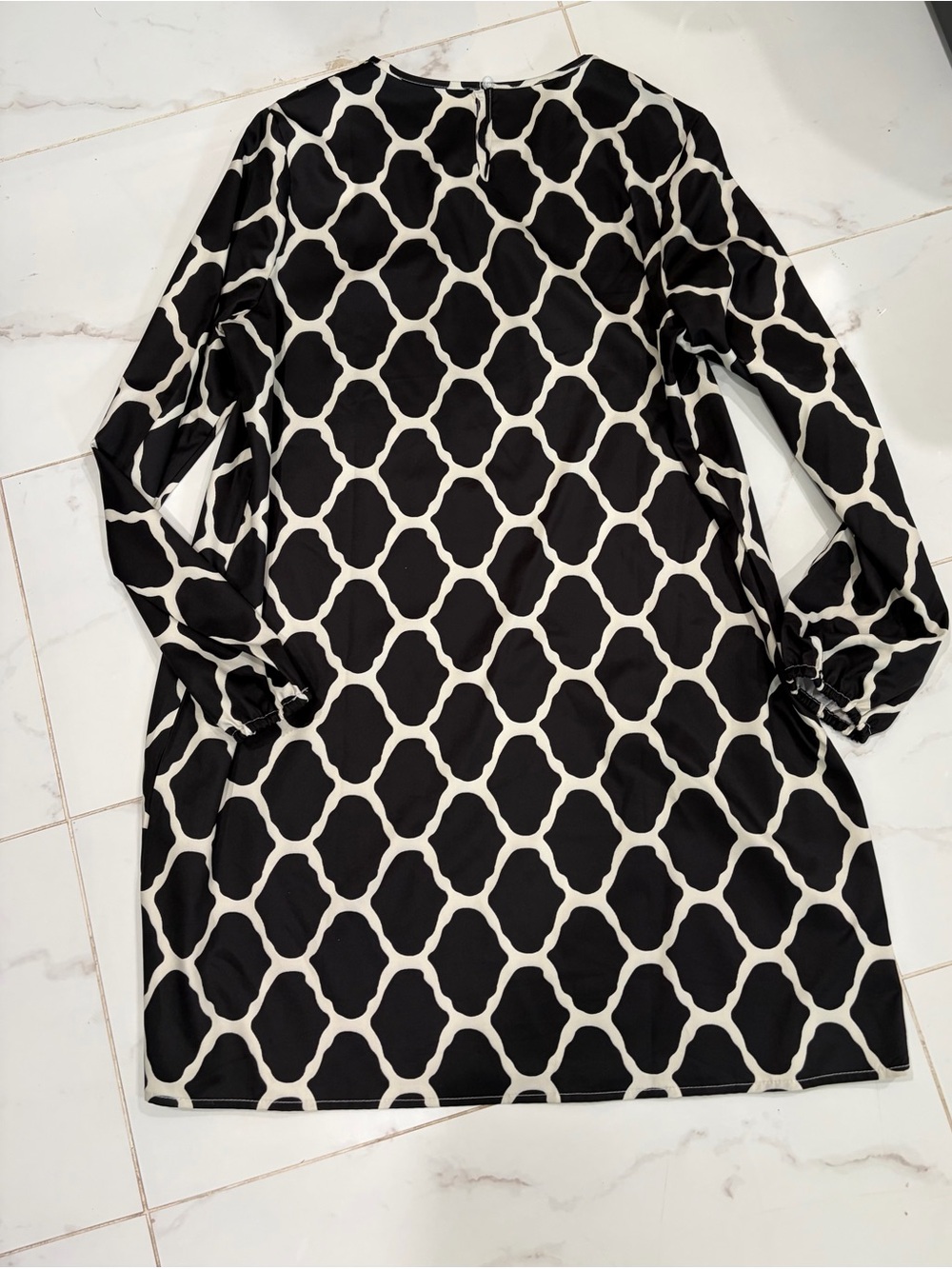 Black & White Geometric Long-Sleeve Shift Dress
